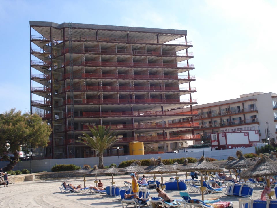 Baustelle vom Hotel Son Moll gleich nebenan ! Hotel Clumba