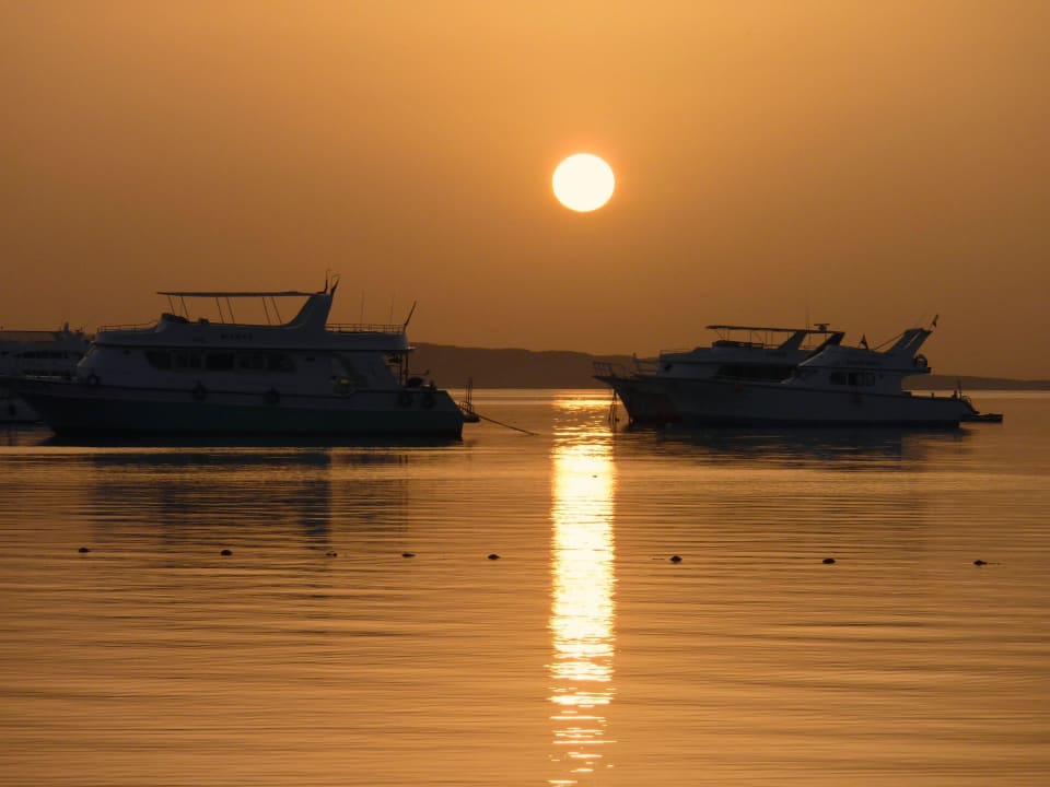 Sonnenaufgang am Strand The Grand Hotel Hurghada