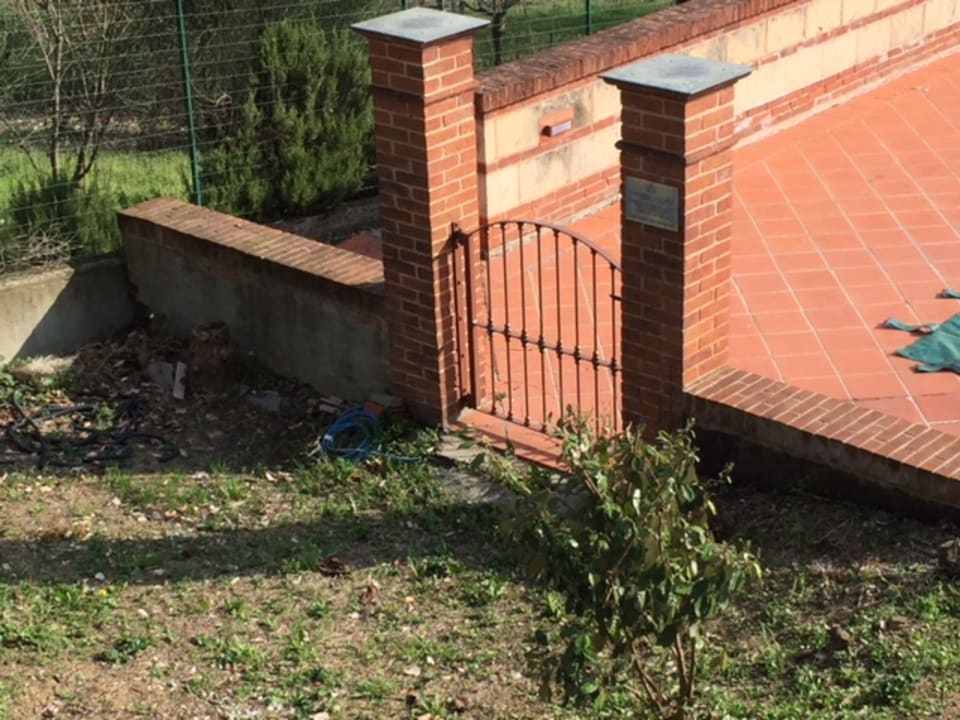 Müllablageplatz beim Poolzugang. Ariotto Village