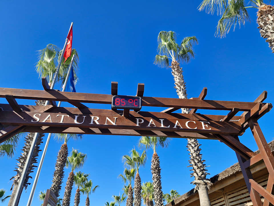 Strand Saturn Palace Resort Hotel