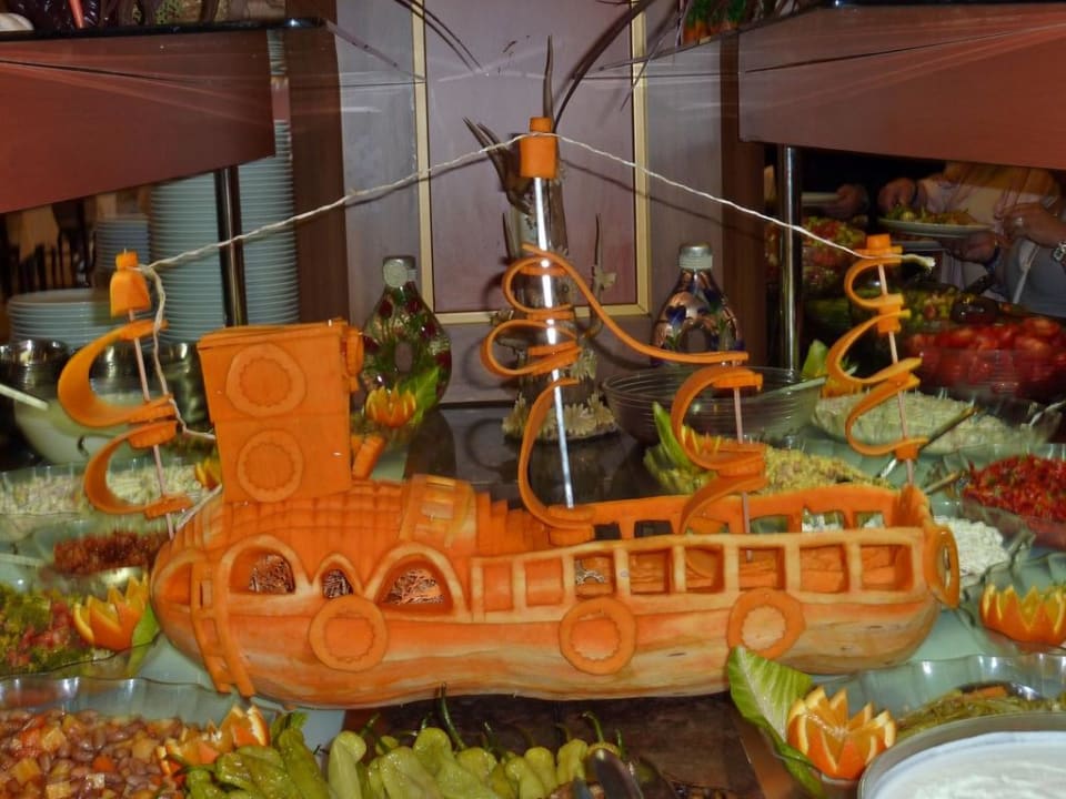 Buffetdeko im Speisessal Solivia Hotel