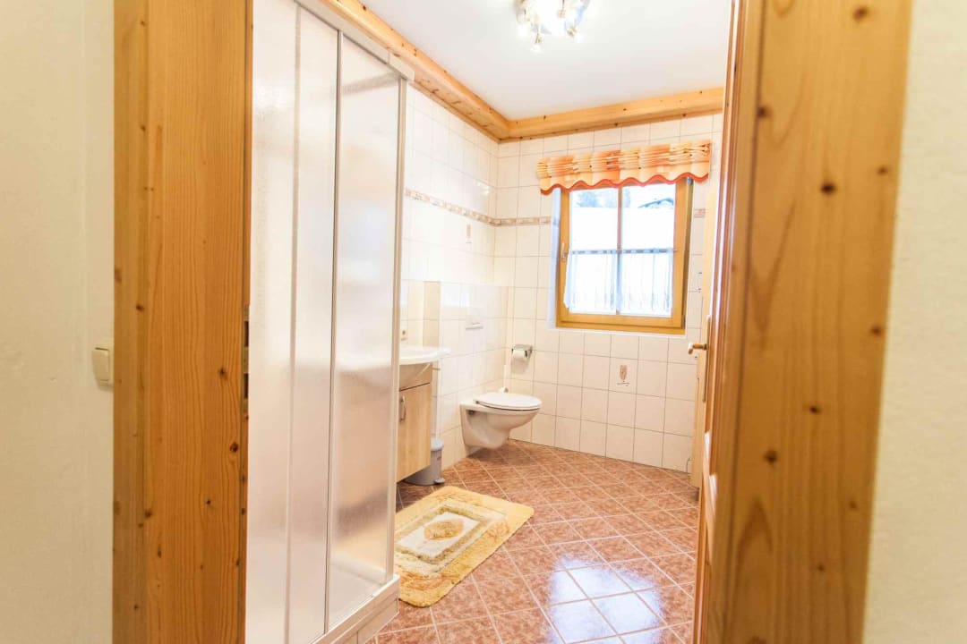 Badezimmer mit Dusche Apartment Bergerkreuz