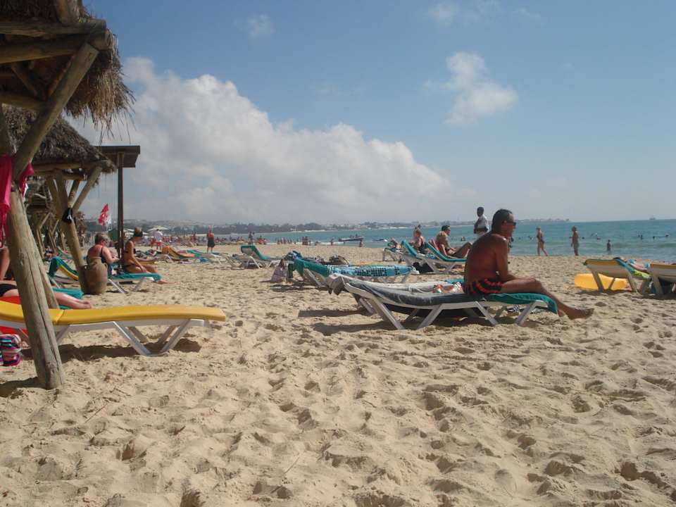 Mittags am Strand The Orangers Beach Resort and Bungalows