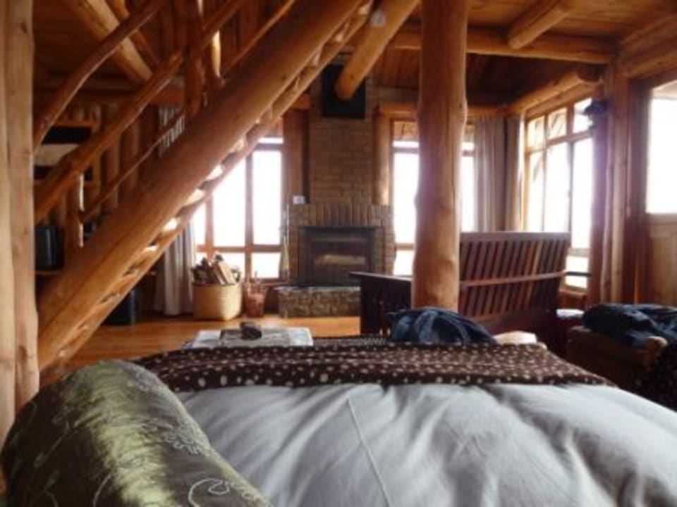 Zimmer 1 Kamin Chelinda Lodge