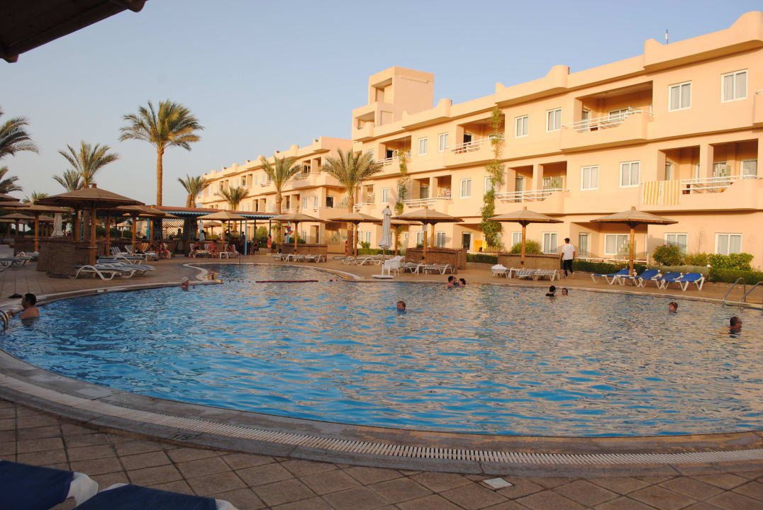 2.Poolanlage mit beheiztem Pool Golden Beach Resort