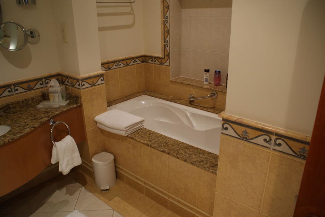 Badewanne Hotel Le Meridien Al Aqah Beach Resort