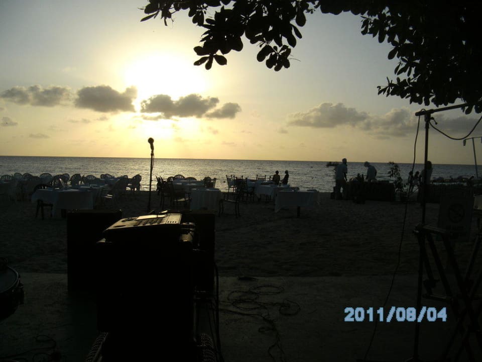 Aufbau des Strand BBQ Hotel Grand Pineapple Beach Negril