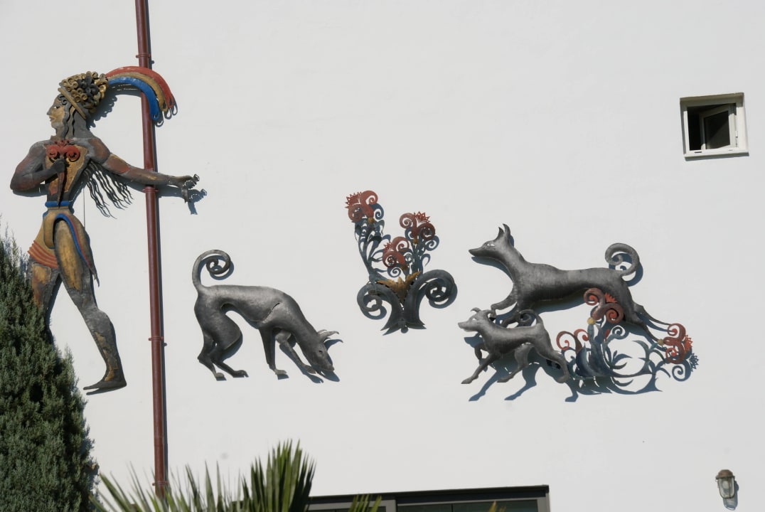 Dekorative Hausfassade Alianthos Estate Resort