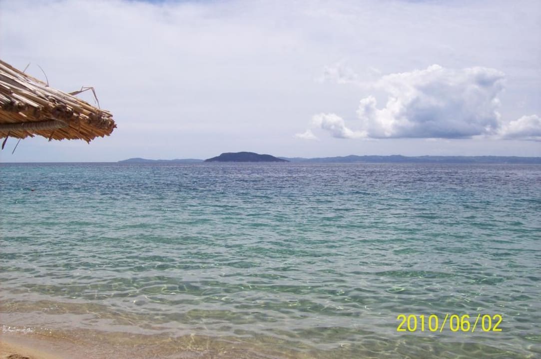 Vom Strand aus gesehen Hotel Lagomandra Beach