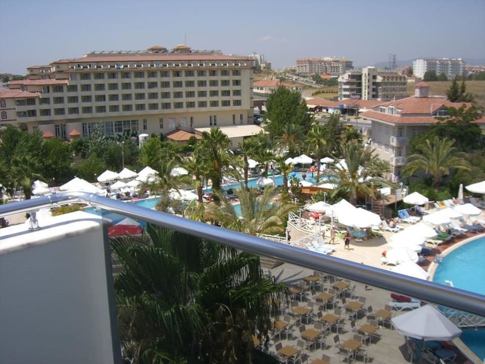 Ein Teil der Pools Seaden Corolla Hotel