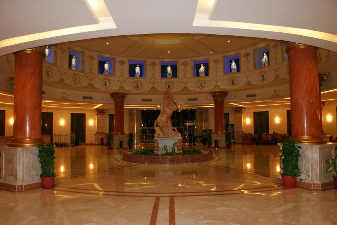 Лобби Hotel Titanic Palace