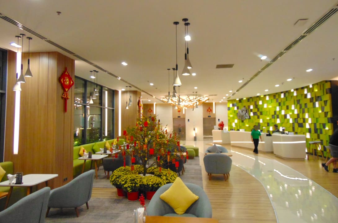 Lobby Holiday Inn & Suites Saigon Airport