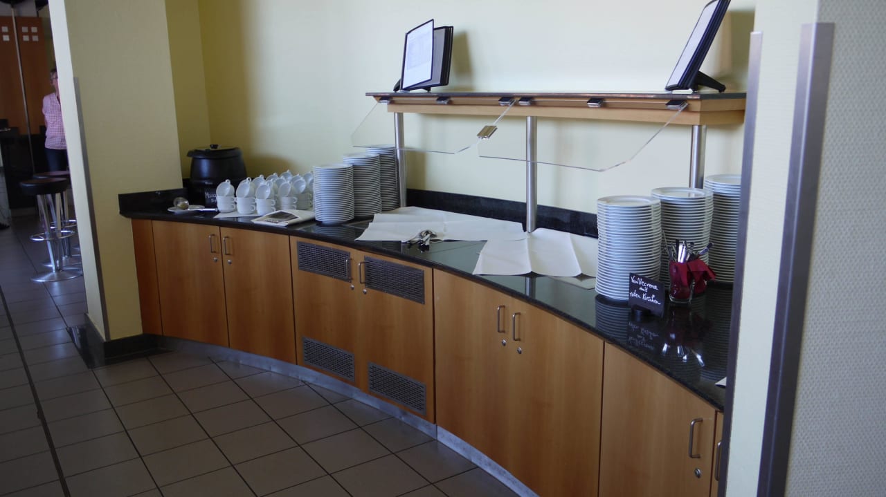 Platz für Säfte und Wurst etc IntercityHotel Schwerin