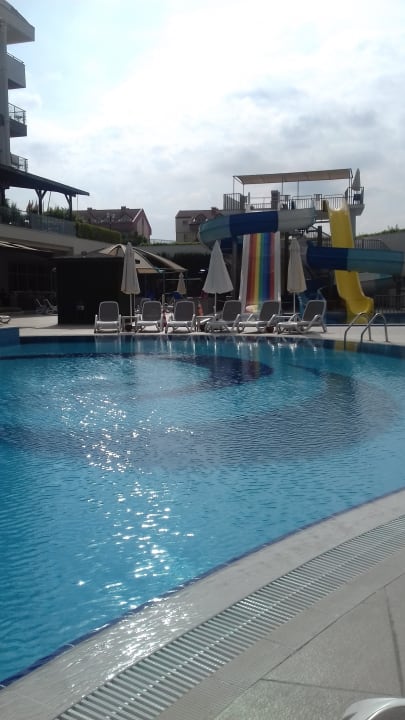 Pool Mary Hotel Side