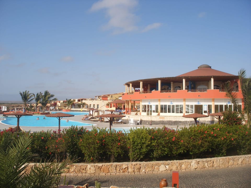 Hauptpool und Restaurant Occidental Boa Vista Beach
