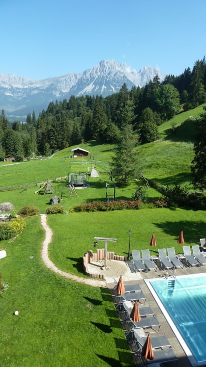 Garten, Pool, Spielplatz "Kaiserblick" Landhof Ellmau