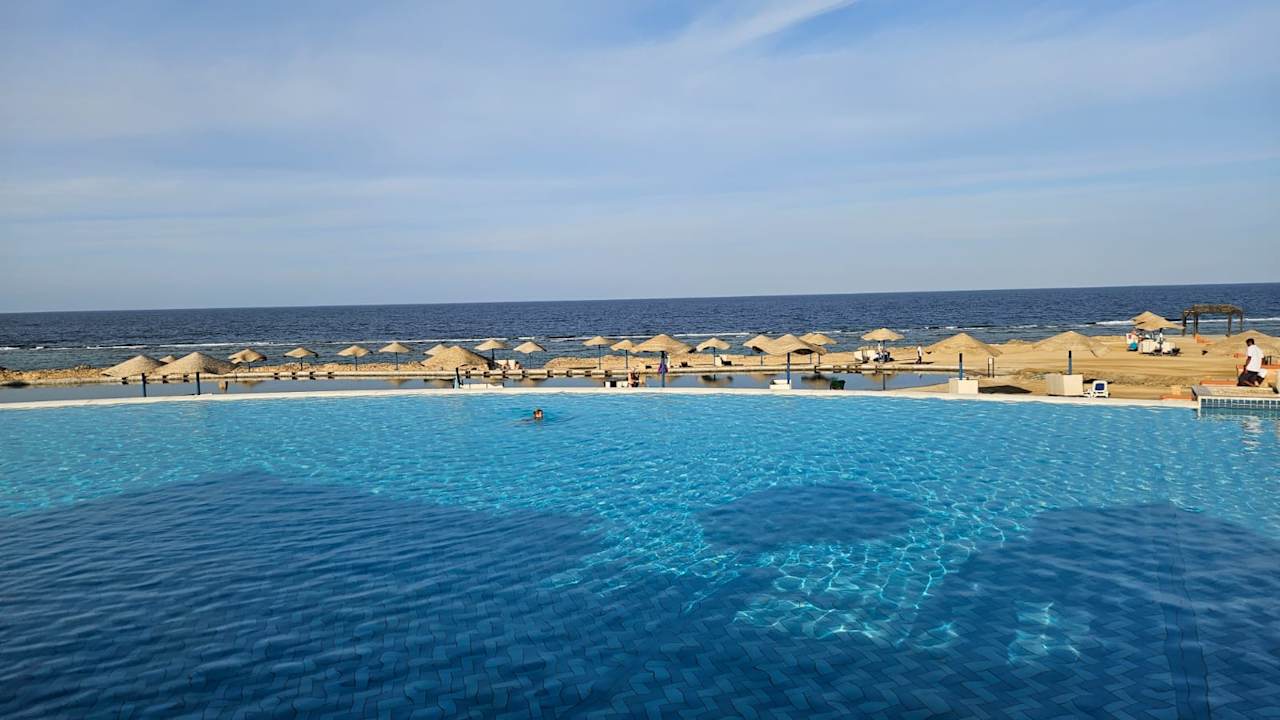 Pool Radisson Blu Resort, El Quseir