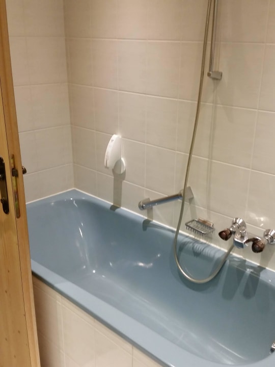 Bad im DZ Natur- & Alpinhotel Post