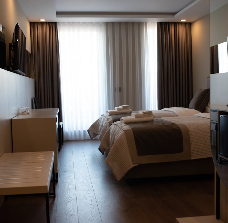 Zimmer Royal East Resort