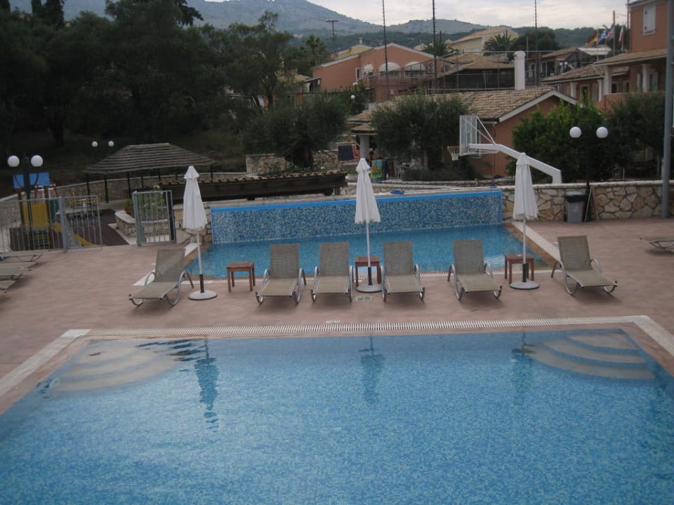 Hauptpool am Restaurant Michelangelo Resort