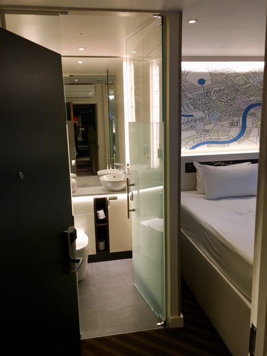 Zimmer hub by Premier Inn London Westminster Abbey