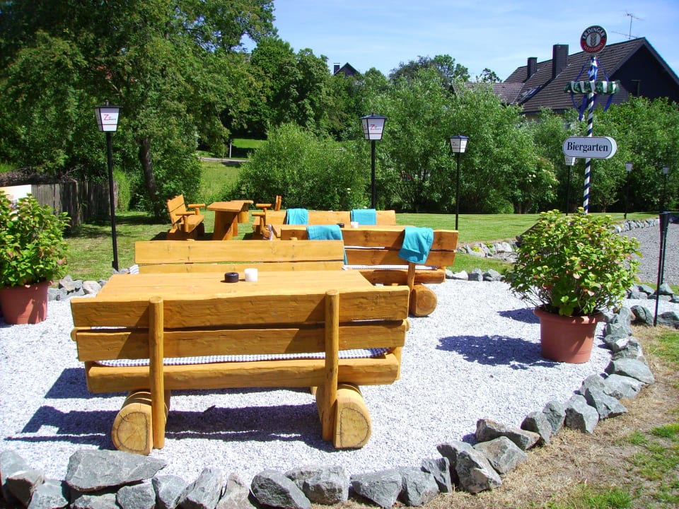 Biergarten Nr 1 Gasthof Pension und Fewos Zur Zweere