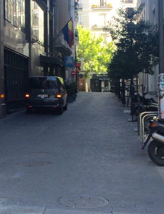 Unscheinbare Außenansicht INNSIDE by Meliá Madrid Gran Vía