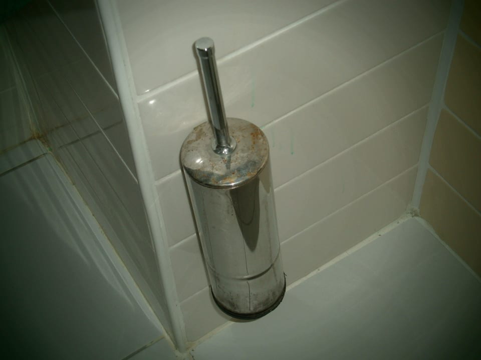 Toilettenbürste einfach Ekelerregent  Hotel Süral Resort