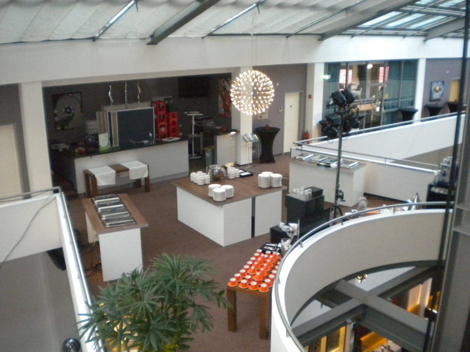 Catering vor dem Konferenzraum Lindner Hotel Leverkusen BayArena, part of JdV by Hyatt