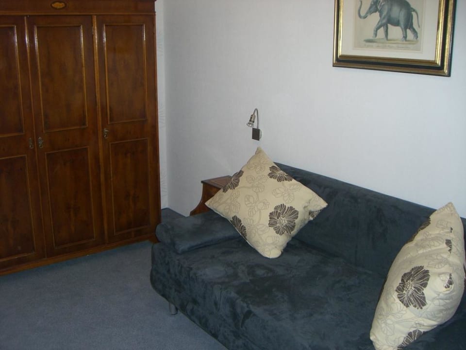 Zimmer mit bequemer Schlafcouch AKZENT Strandresidenz Villa Verdi