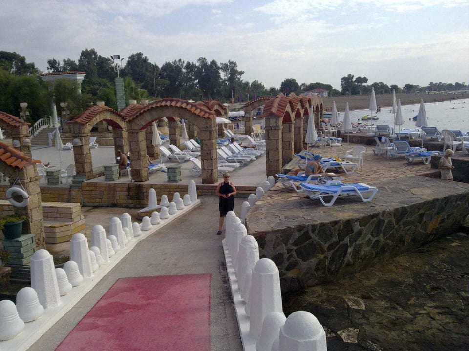 Die Brücke zur Bar Hotel Club Sera