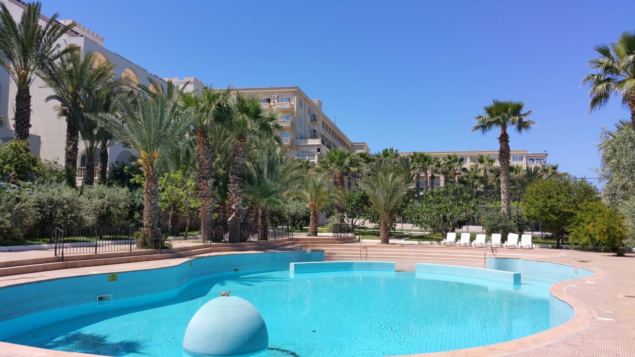 Wave Pool with Wave Generator Oscar Resort Hotel