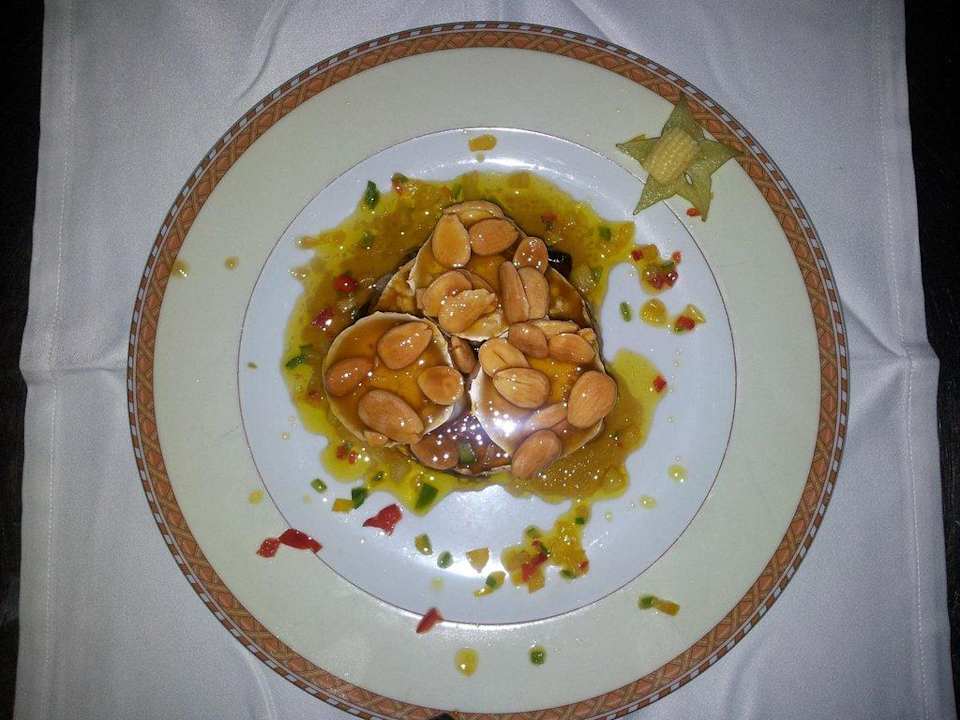 Ensalada de queso de cabra con miel y almendras Hostel Hnos Zamora