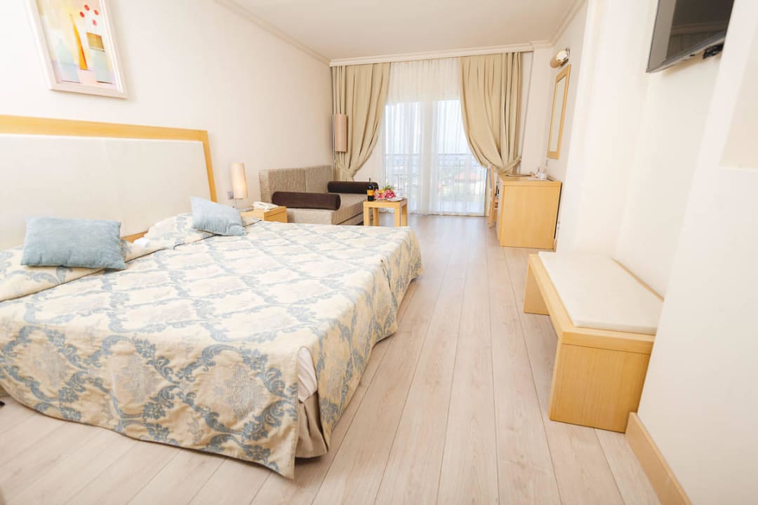 Hauptgebäude Standardzimmer L'Oceanica Beach Resort