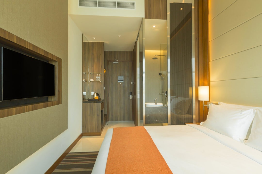 Queen Room with Free Breakfast and Wi-FI Holiday Inn Express Singapore Clarke Quay