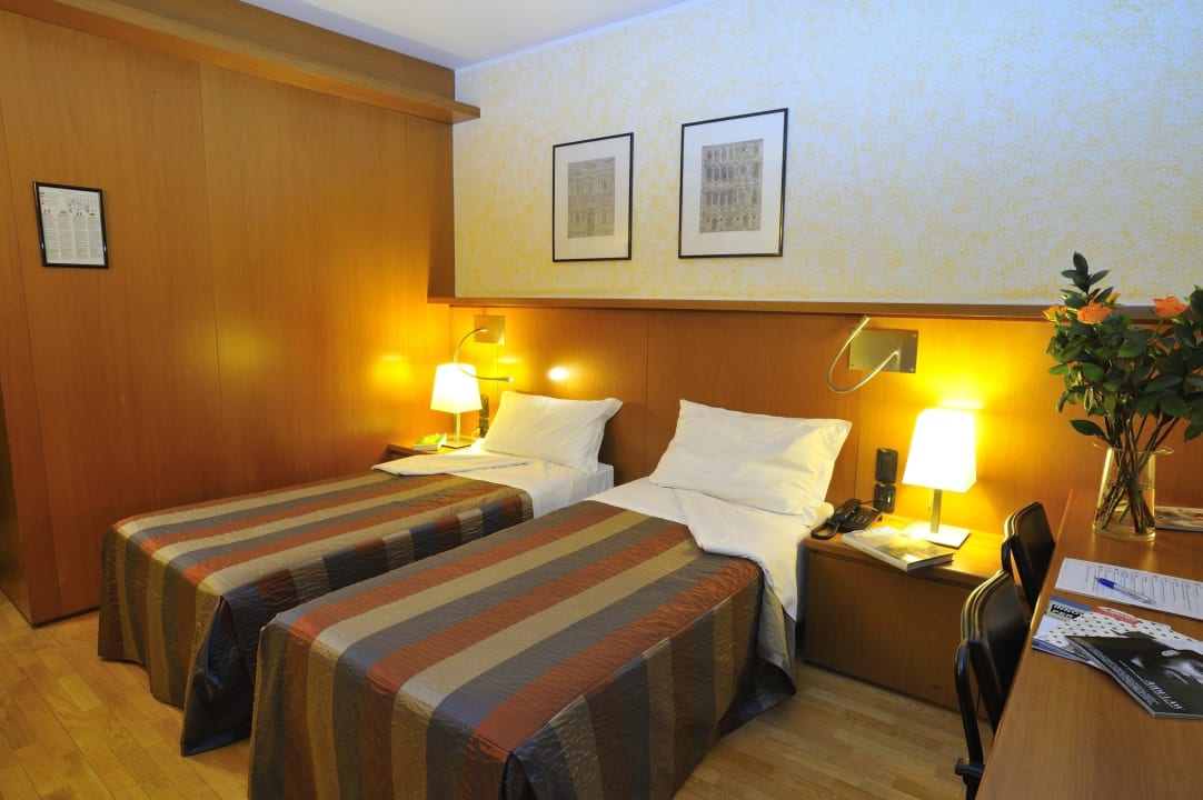 Twin CLASSIC room Carlyle Brera Hotel