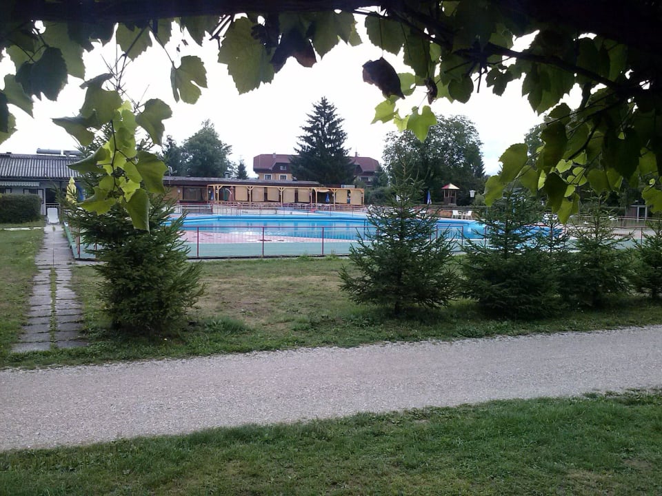 Blick zum 8er Becken Hotel Rutar Lido