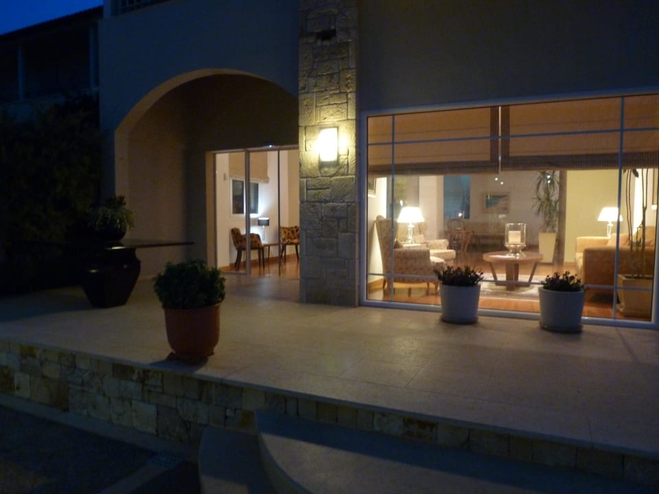 Hinterer Eingang Afitis Boutique Hotel