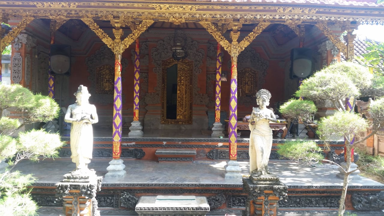 Wnętrze hotelu Kudesa Home Stay