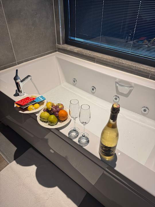 Zimmer Granada Luxury Red ( Adult +16)