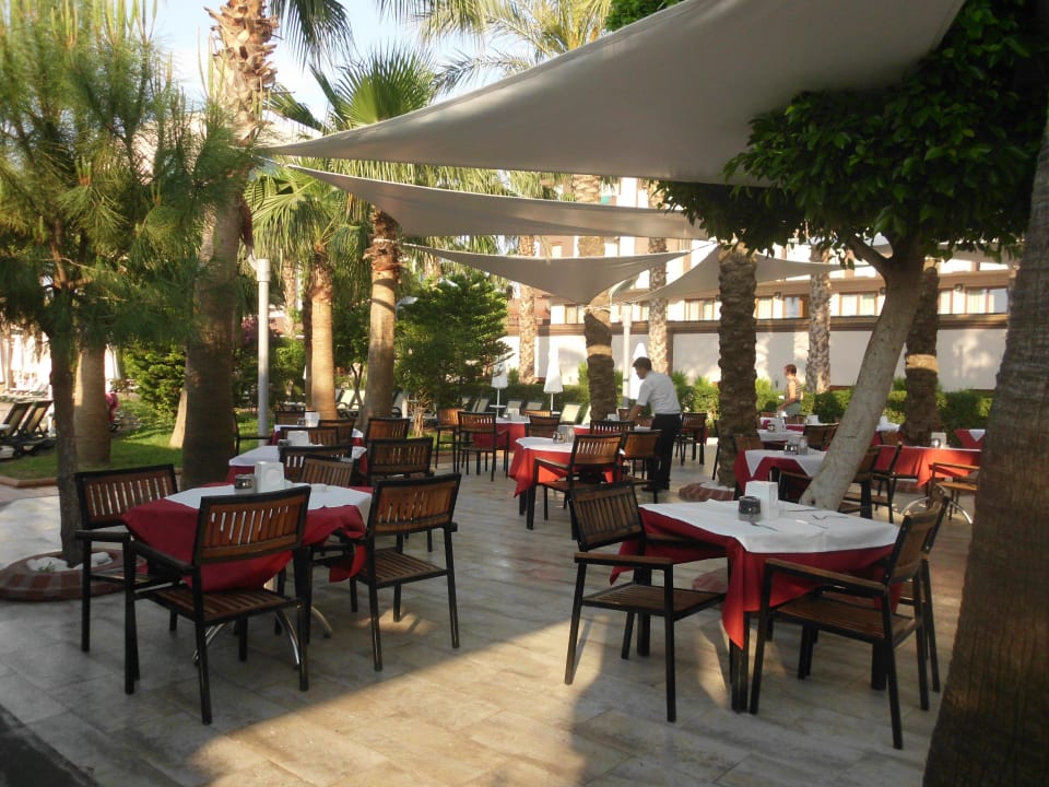 Hier konnte man schön frühstücken und zu Abend essen Hane Family Resort