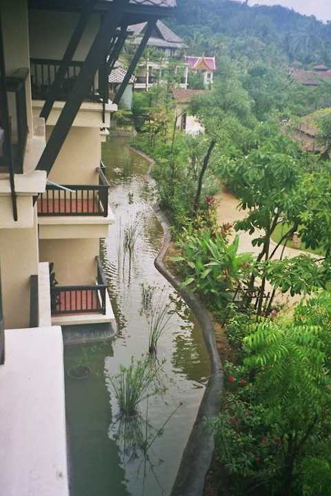 Fluß durch die Anlage Seaview Khao Lak Resort