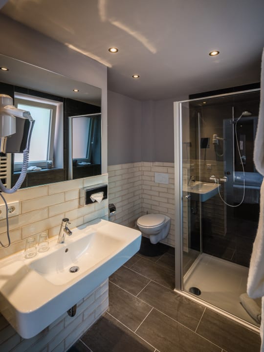 Zimmer Hotel Goldene Traube - by Neugart