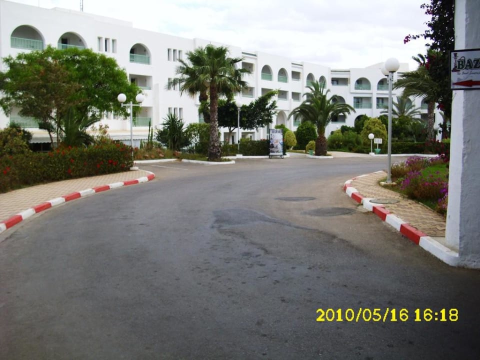 Einfahrt zum Hotel Hotel El Mouradi Skanes Beach