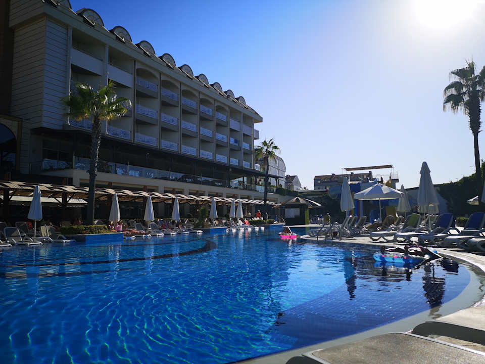 Pool Mary Hotel Side