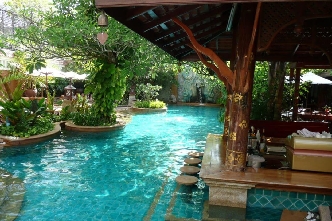 Bar im Pool Hotel Sawasdee Village