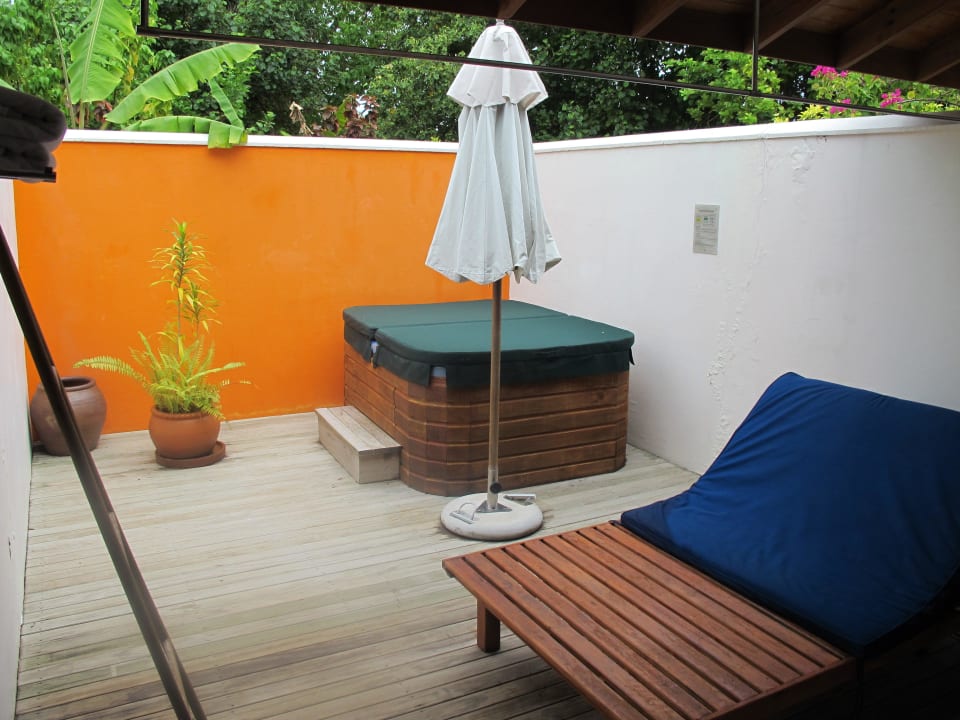 Jacuzzi im Bungi Nr.198, Beleuchtung zeigen lassen Vilamendhoo Island Resort & Spa