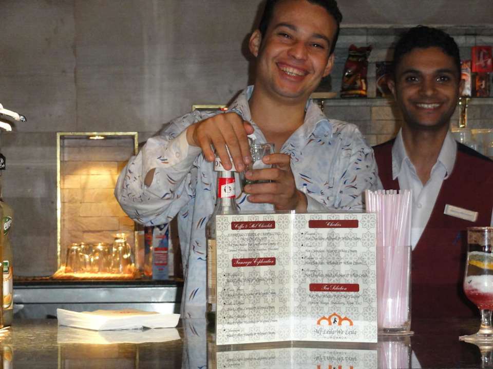 Schichtwechsel im Tamraya Cafe Pickalbatros Alf Leila Wa Leila Resort - Neverland Hurghada