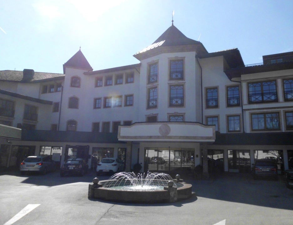 Blick auf den Hotelnebeneingang & Sportstudio All In Resort Schwarzbrunn