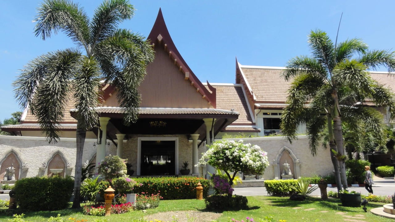 Eingang Deevana Patong Resort & Spa